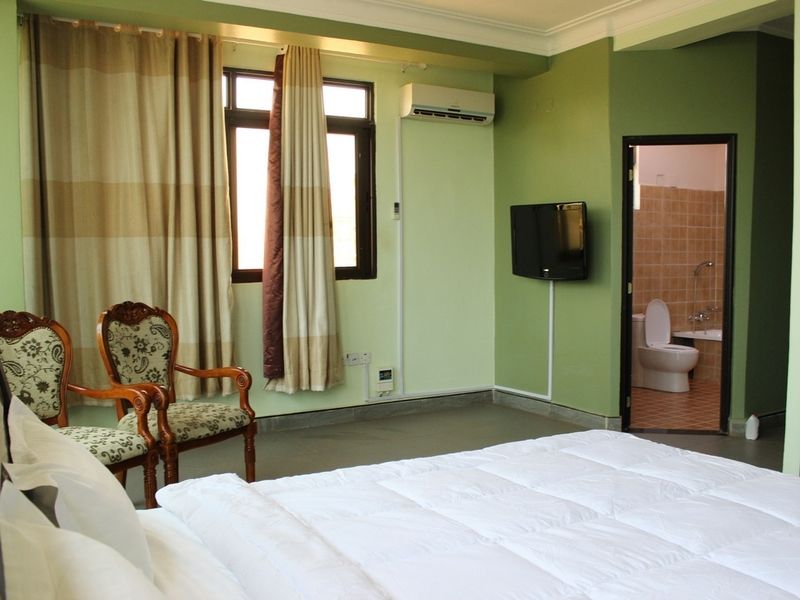 Eight Winx Hotel Kampala Esterno foto