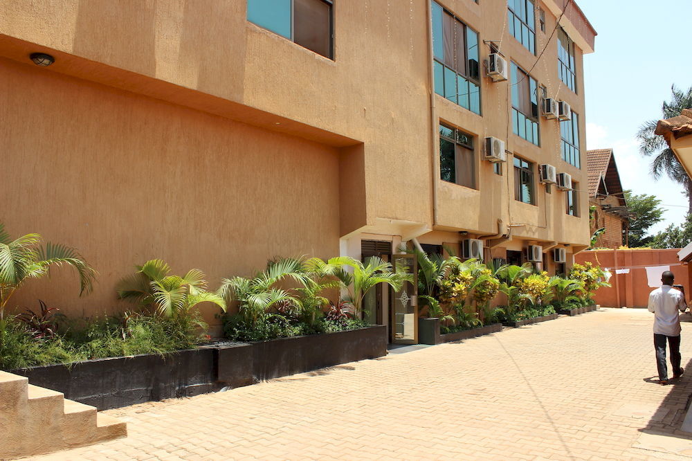 Eight Winx Hotel Kampala Esterno foto